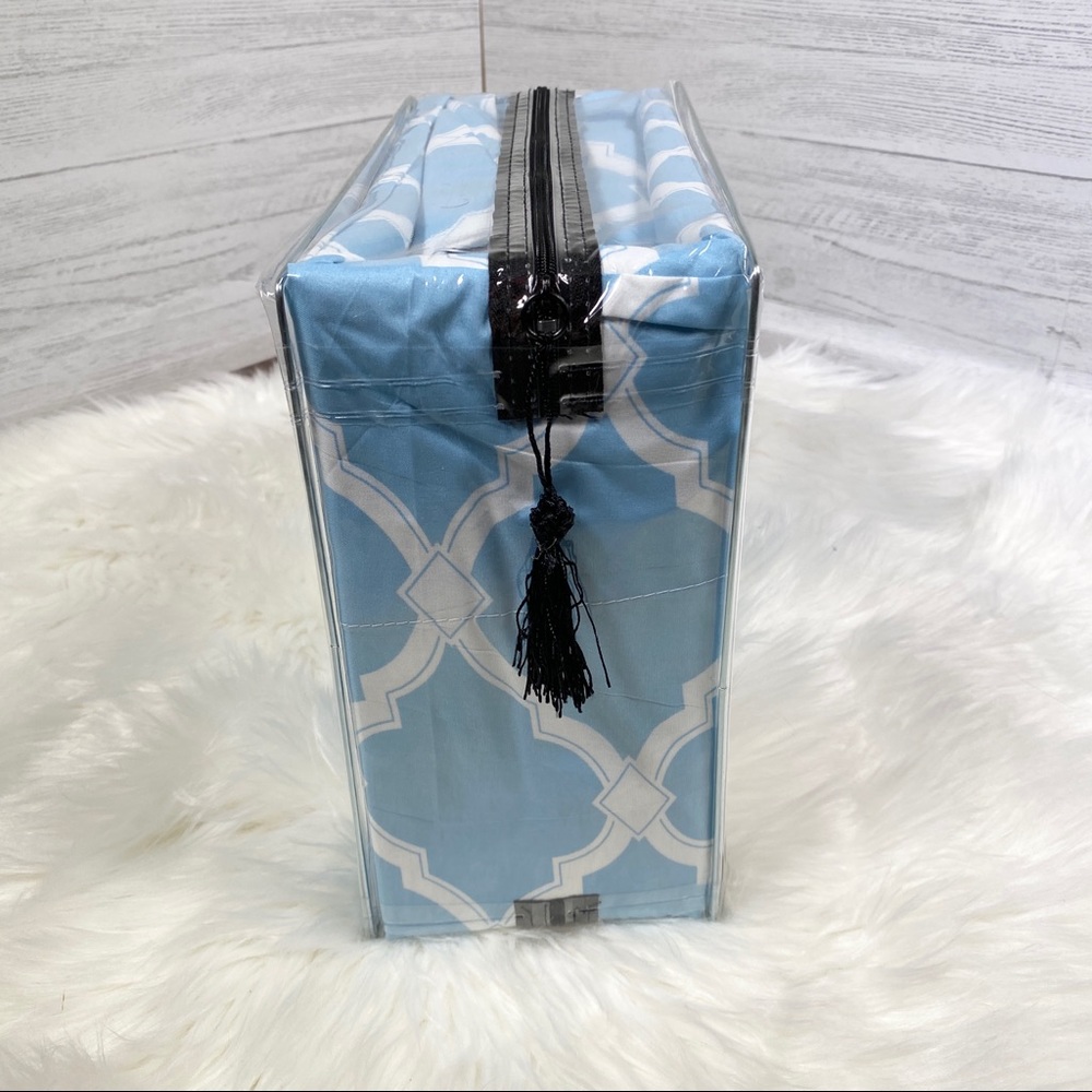⭐️SALE⭐️King 4pc Ice Blue Arabesque Bedsheets - Picture 3 of 5